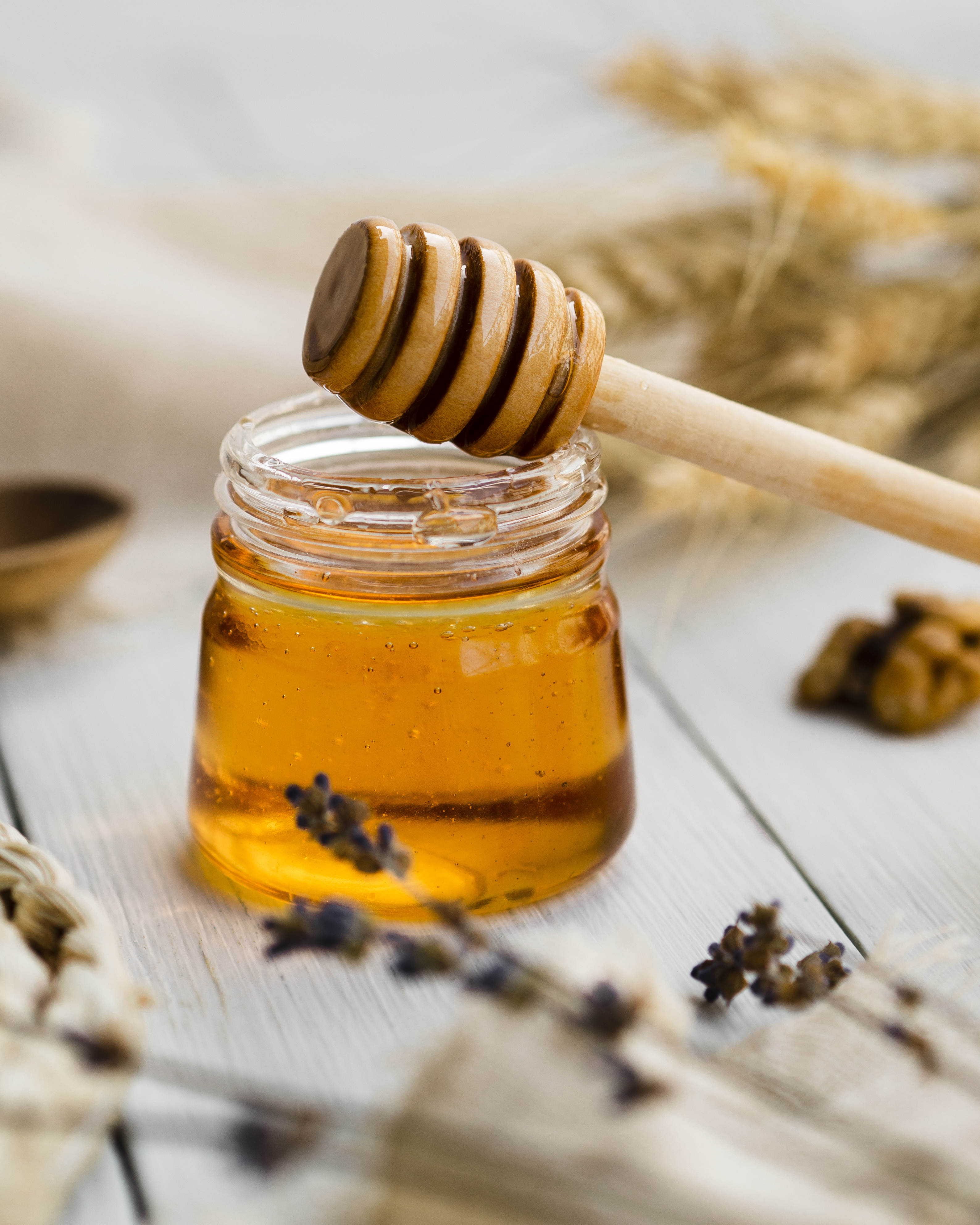 close-up-natural-honey-dipper.jpg
