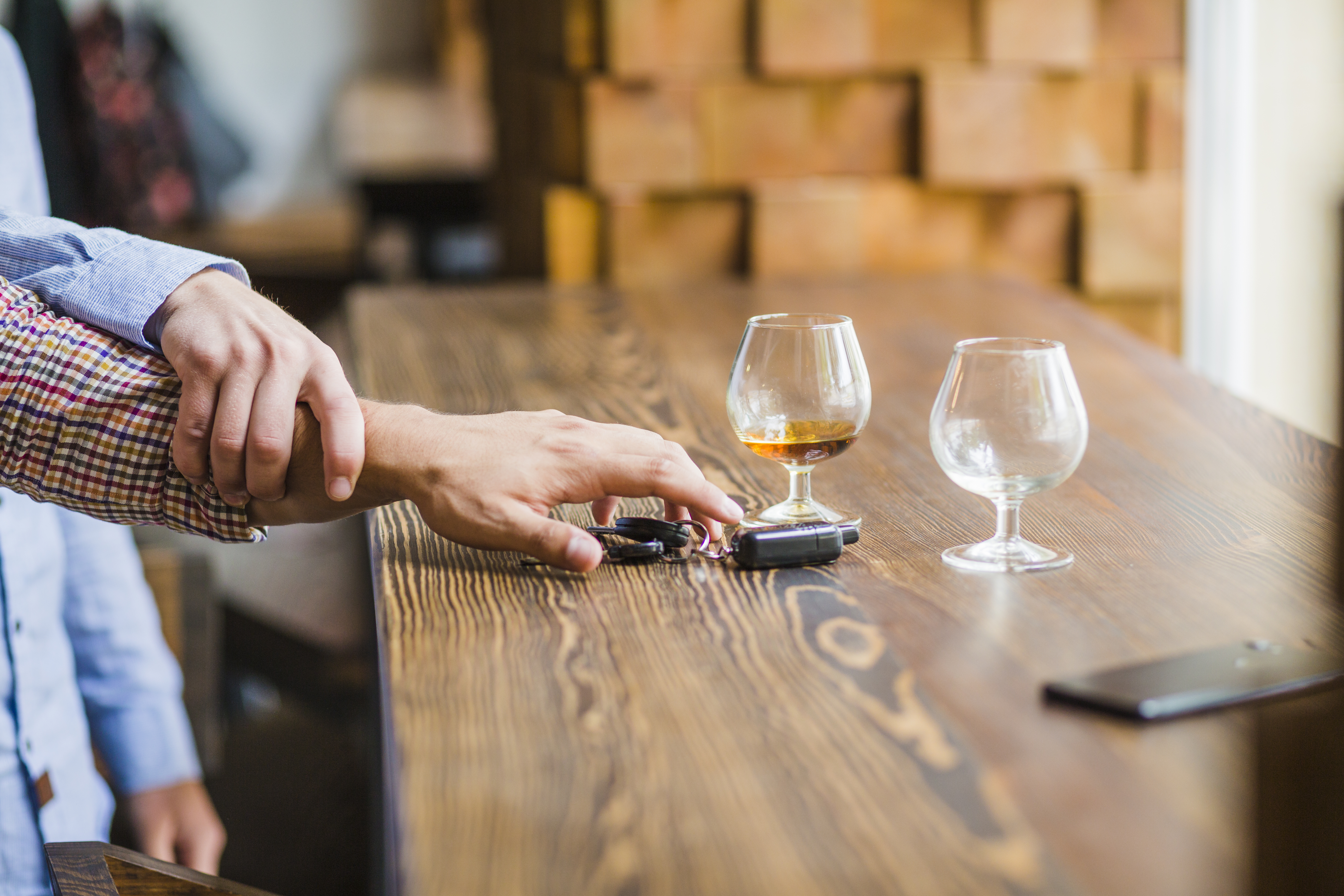 man-avoiding-her-friend-taking-car-keys-table.jpg