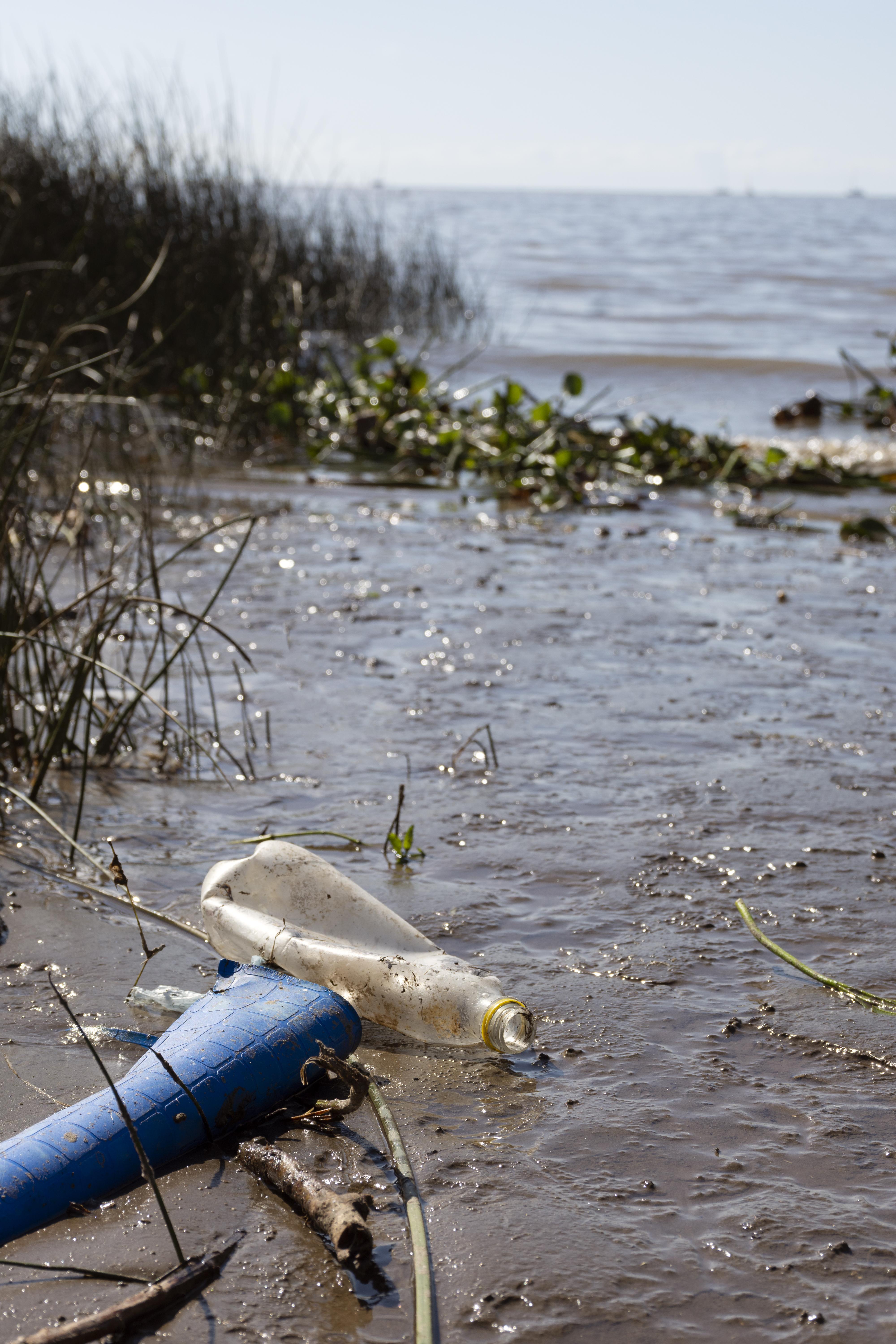 pollution-concept-water-with-garbage.jpg